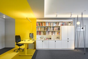 Einteilung mit Licht, Farbe und Geometrie